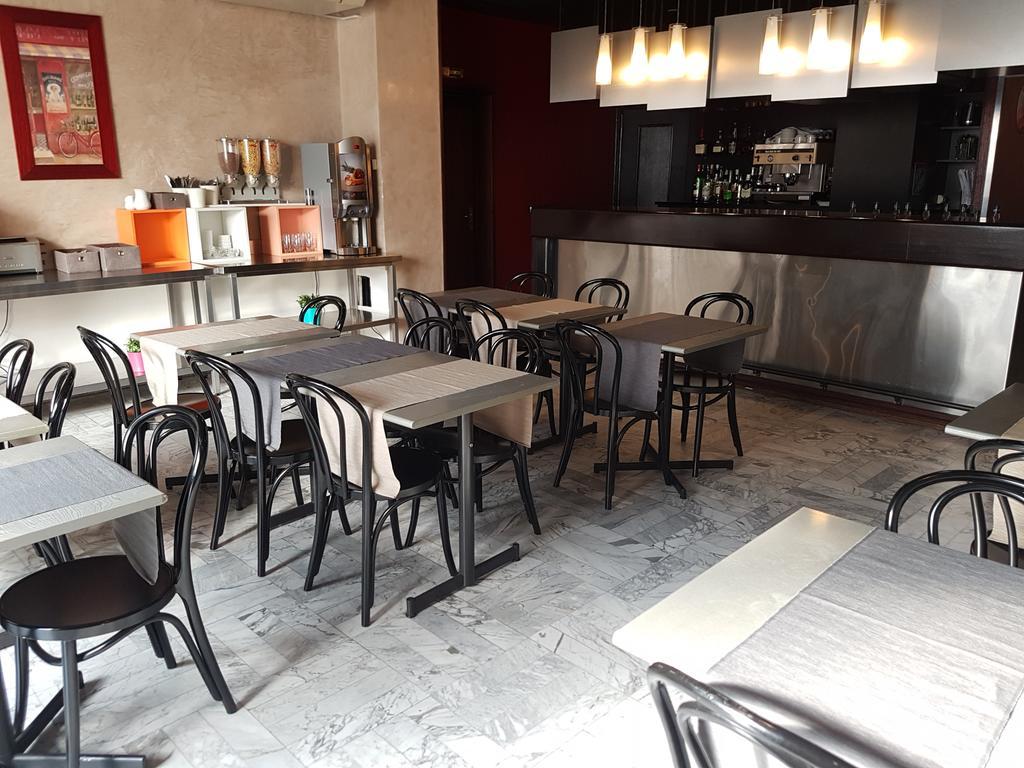 Adonis Arc Aix Hotel 3*
