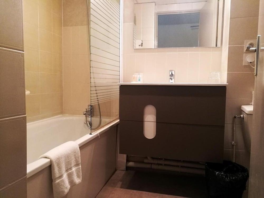 Hotel Adonis Arc Aix 3*