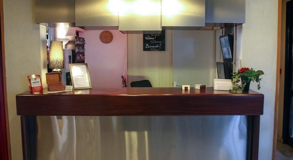 Adonis Arc Aix Hotel 3*