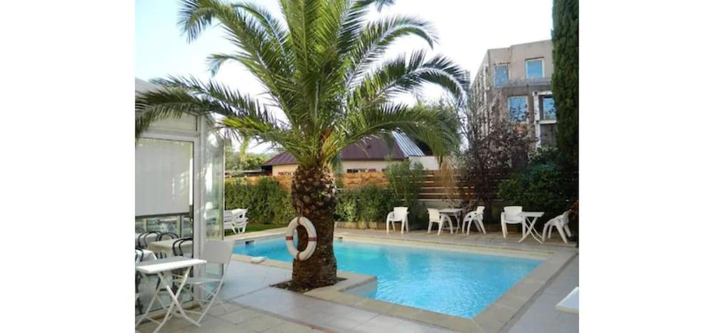 Adonis Arc Aix Hotel 3*