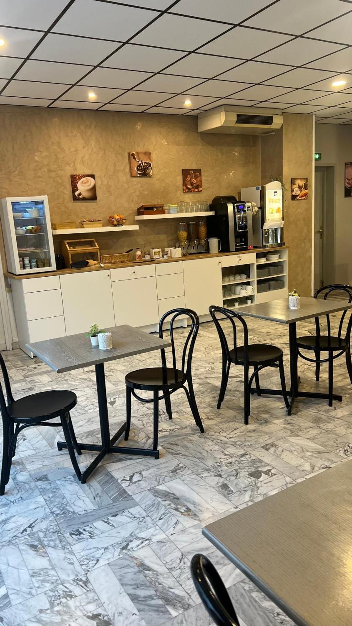 Hotel Adonis Arc Aix 3*