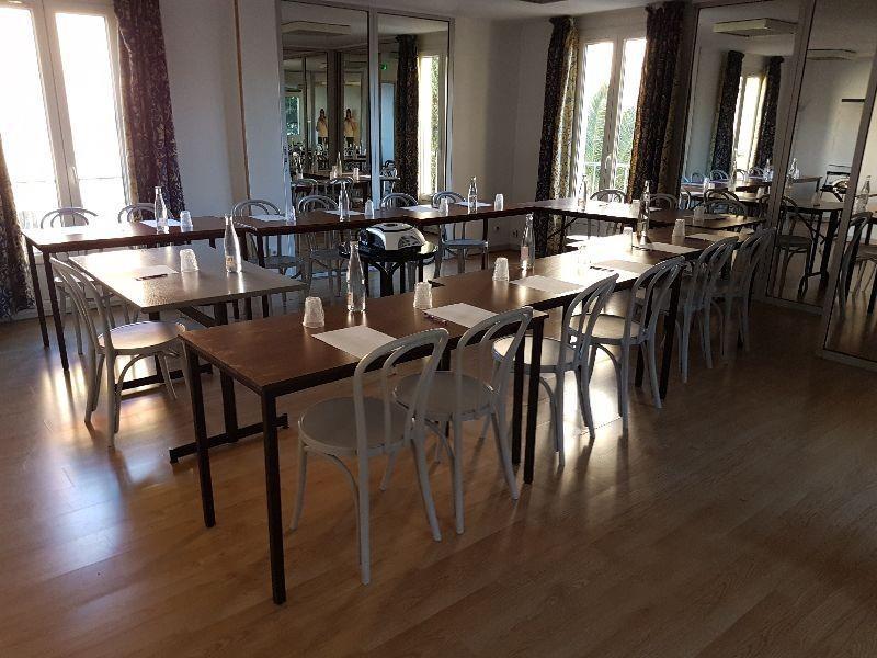 Hotel Adonis Arc Aix 3*